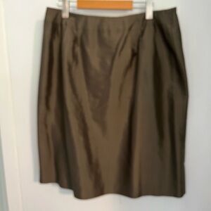 Talbots Elegant 100% silk Brown Pencil Skirt Waist 32”-36”.
